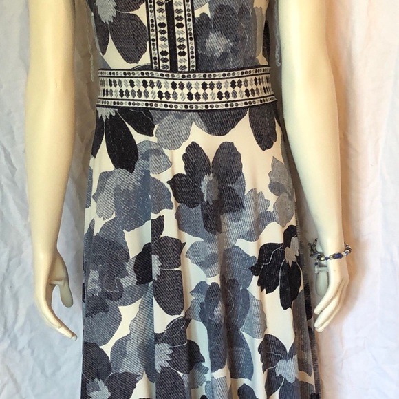 London Times fun and flirty hi lo Maxi - Picture 6 of 11